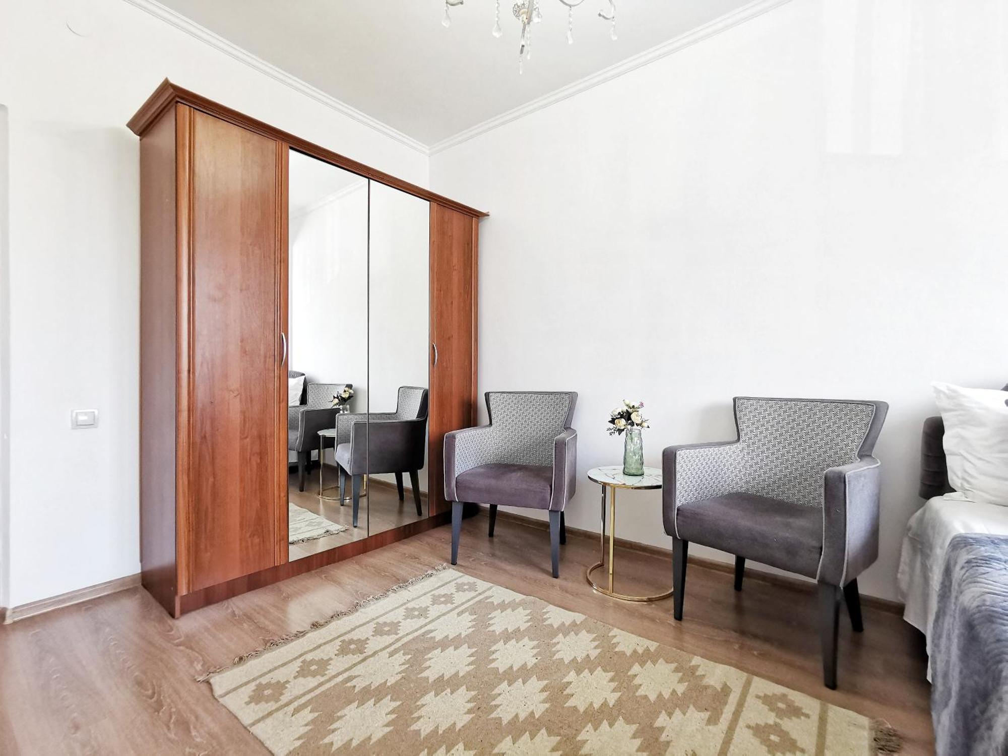 Apartment Dzhetysuskaya 4