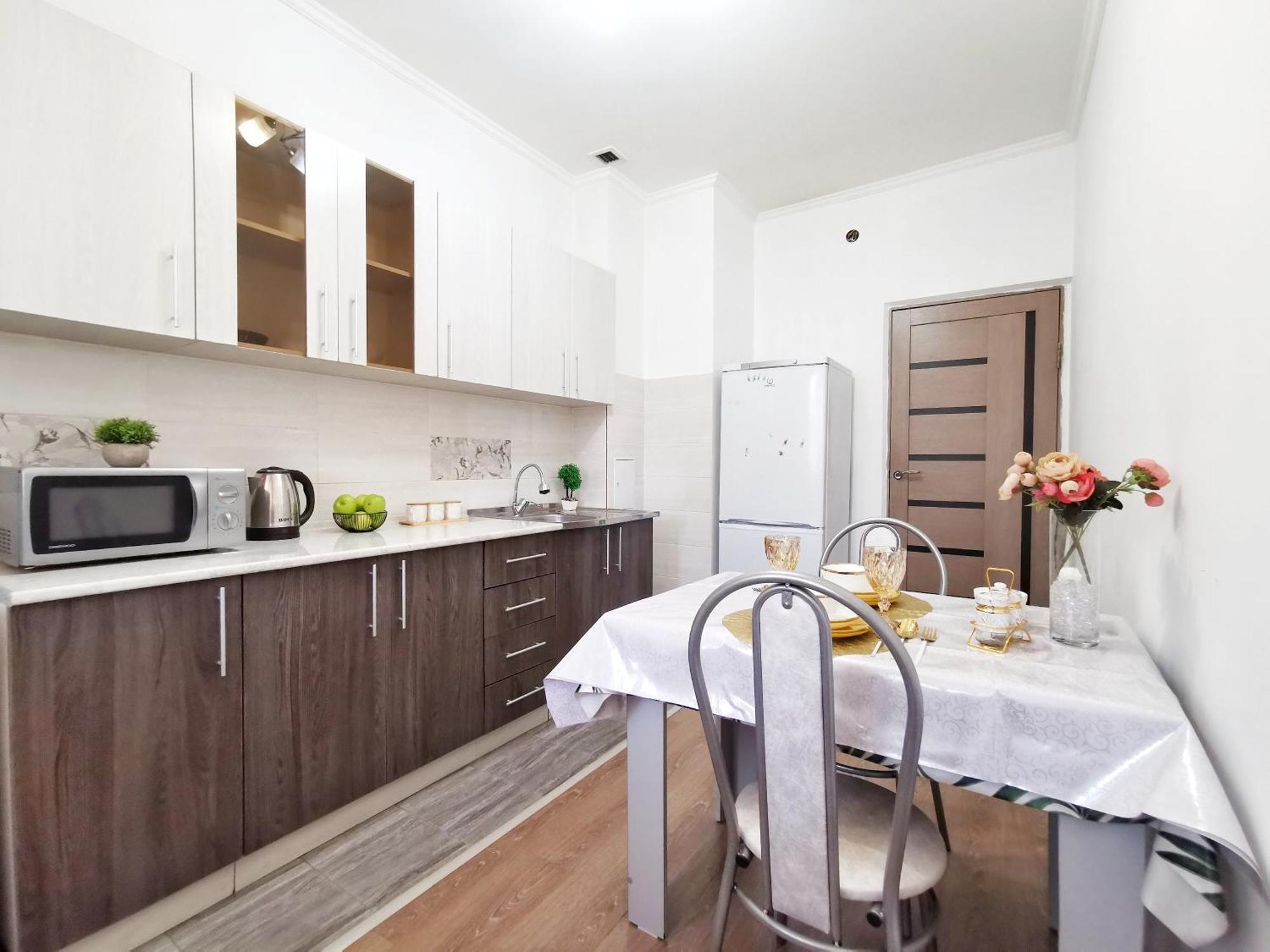 Apartment Dzhetysuskaya 4 *