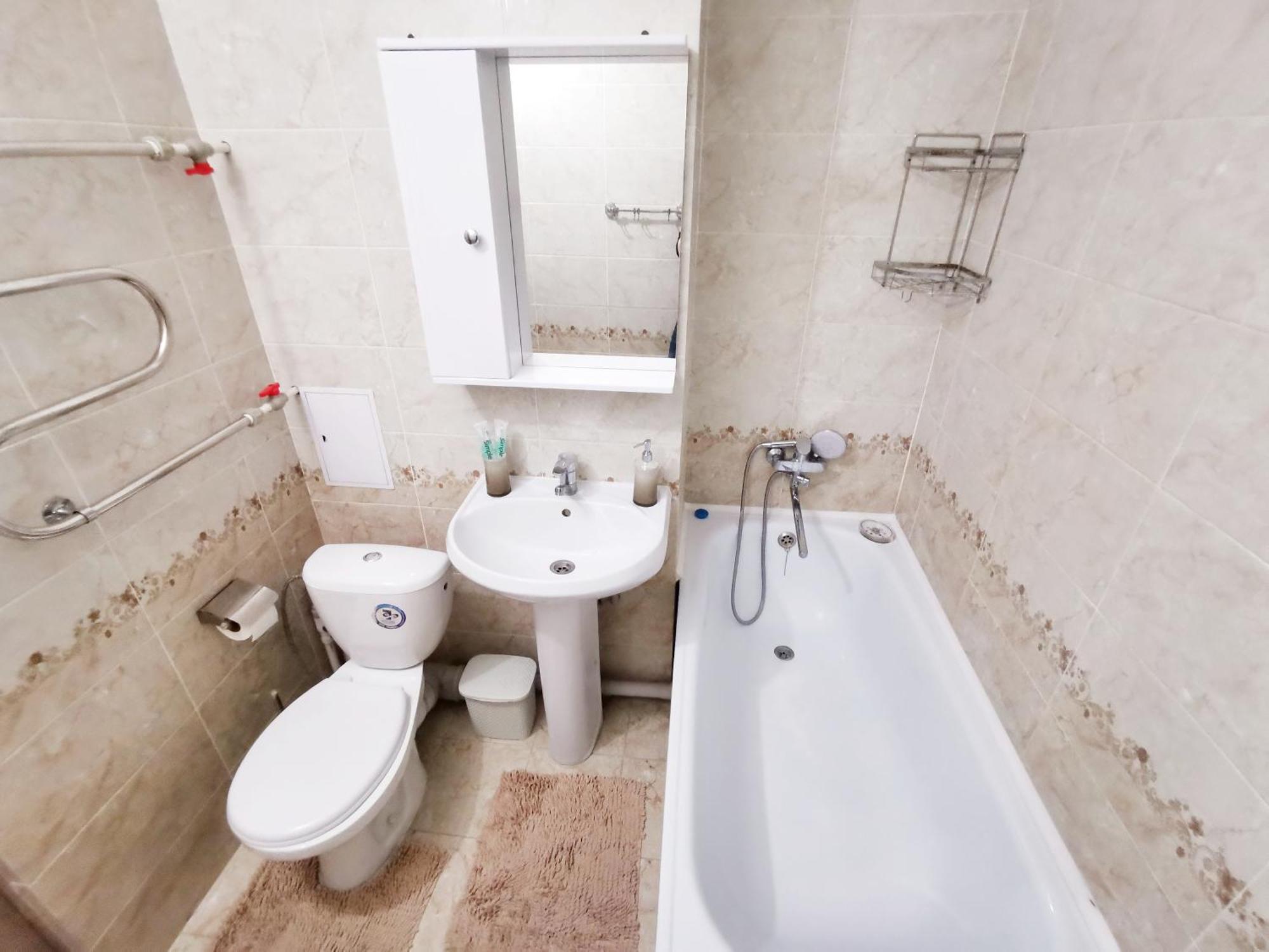 Apartment Dzhetysuskaya 4 *
