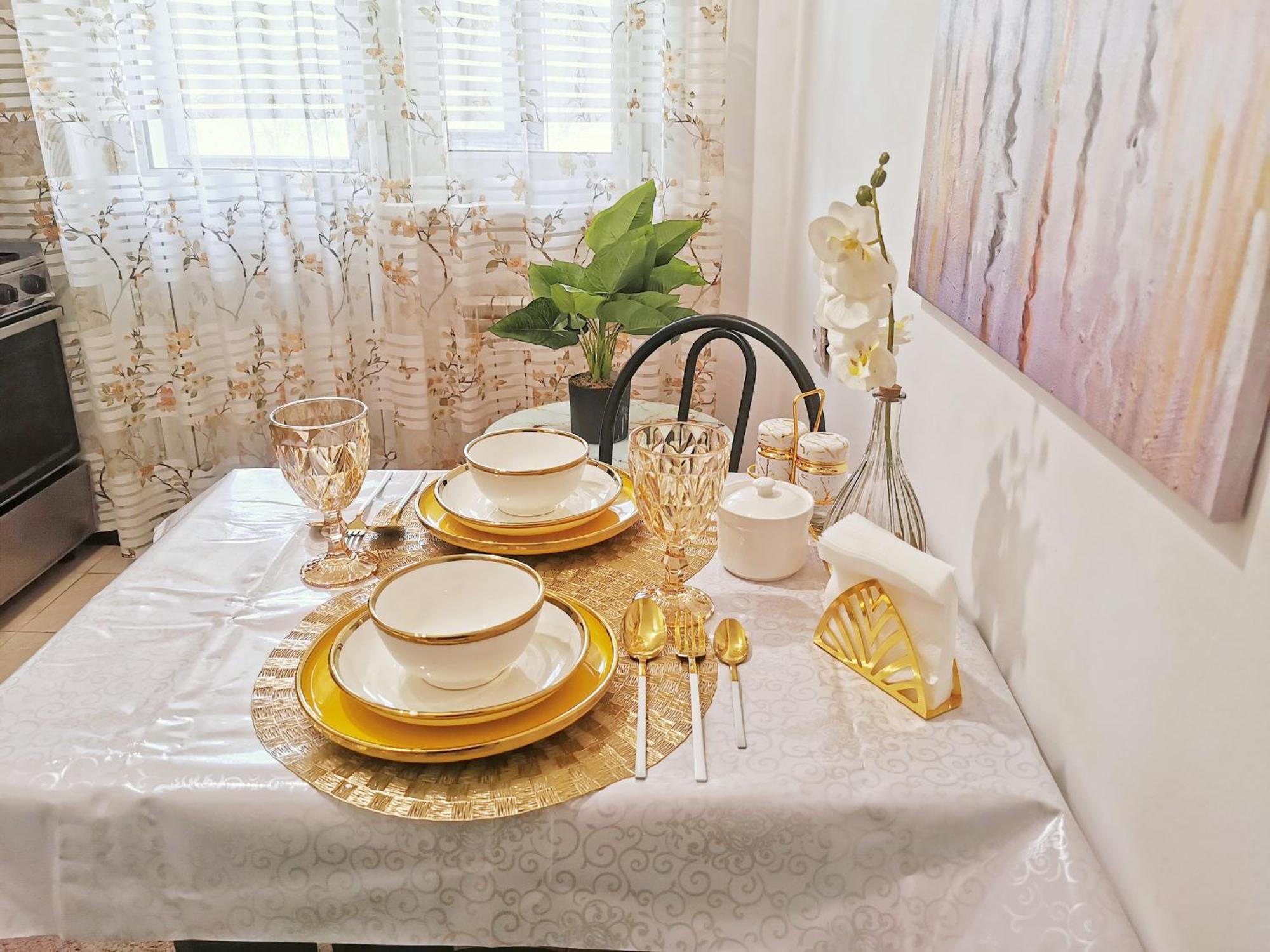 Apartment Dzhetysuskaya 4 *