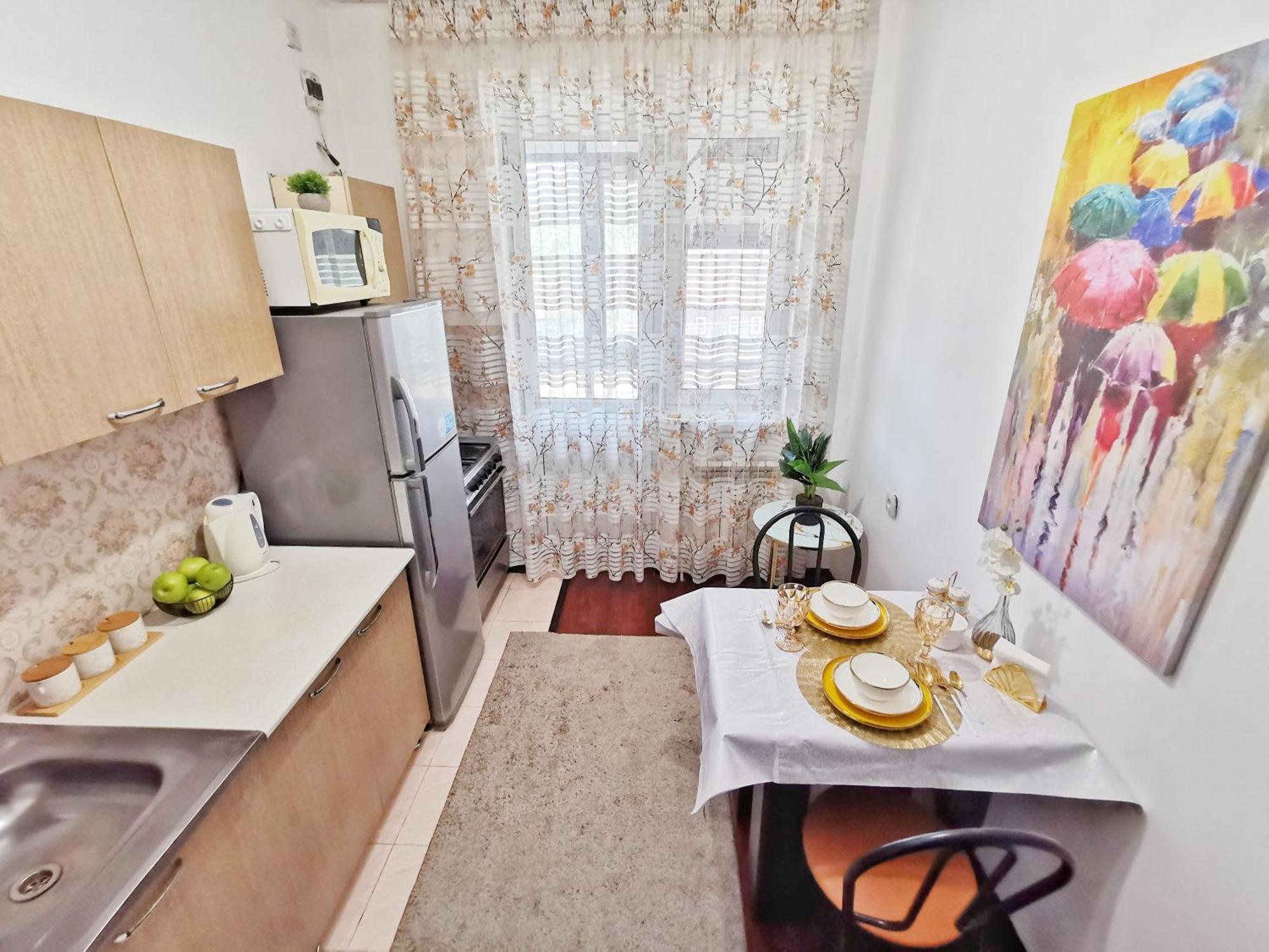 Apartment Dzhetysuskaya 4 *