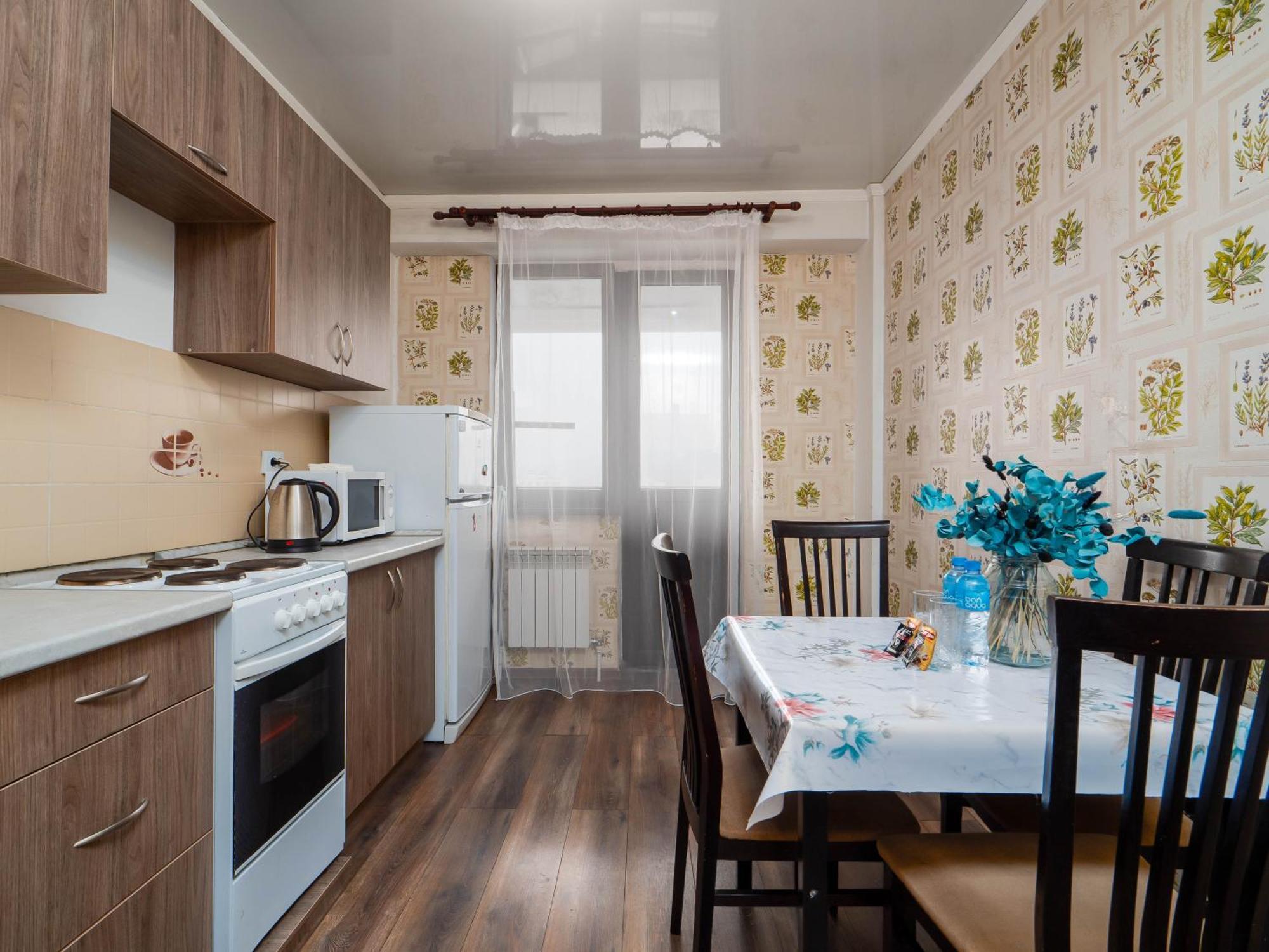 Apartment Dzhetysuskaya 4 *