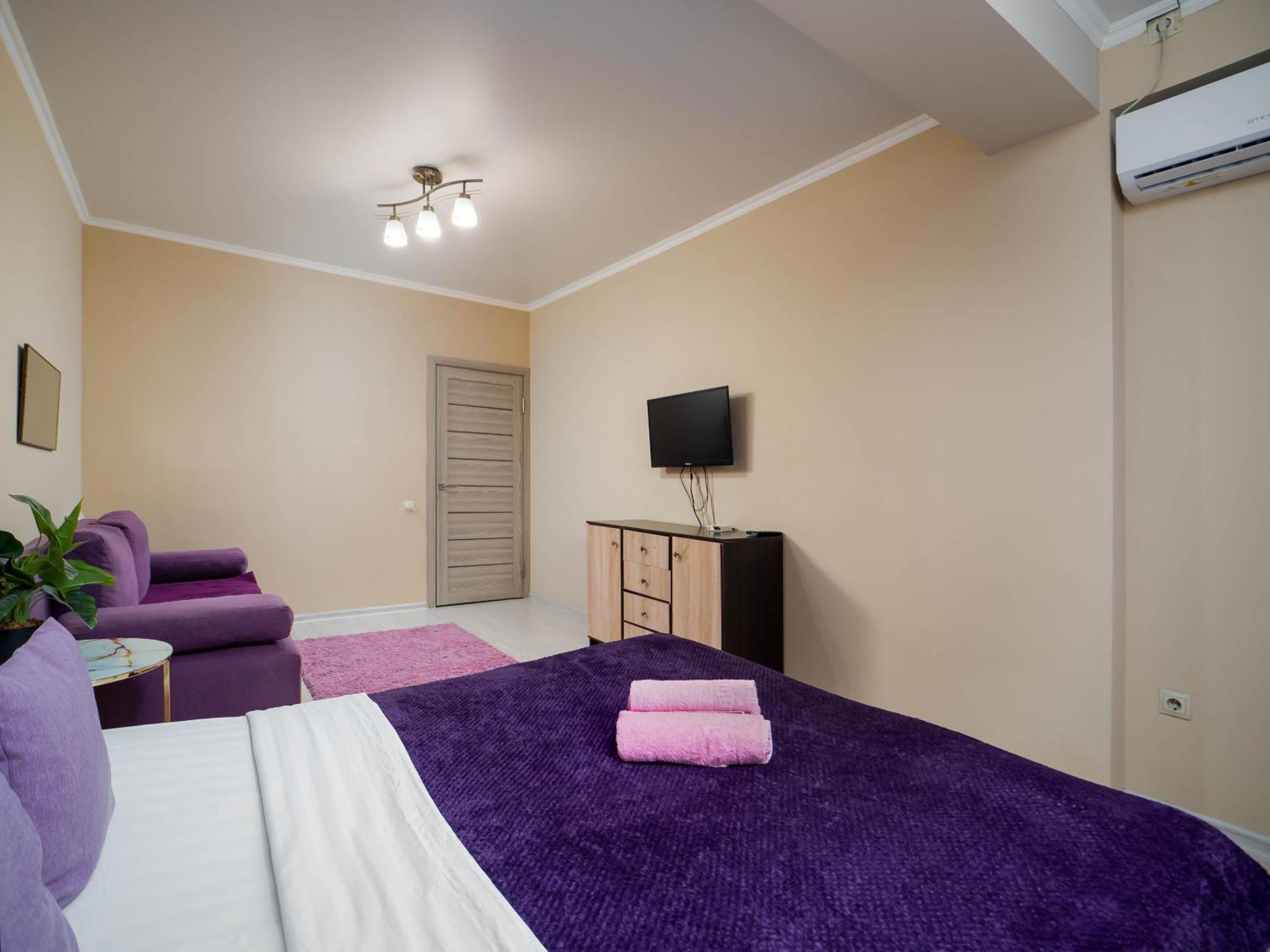 Apartment Dzhetysuskaya 4 *