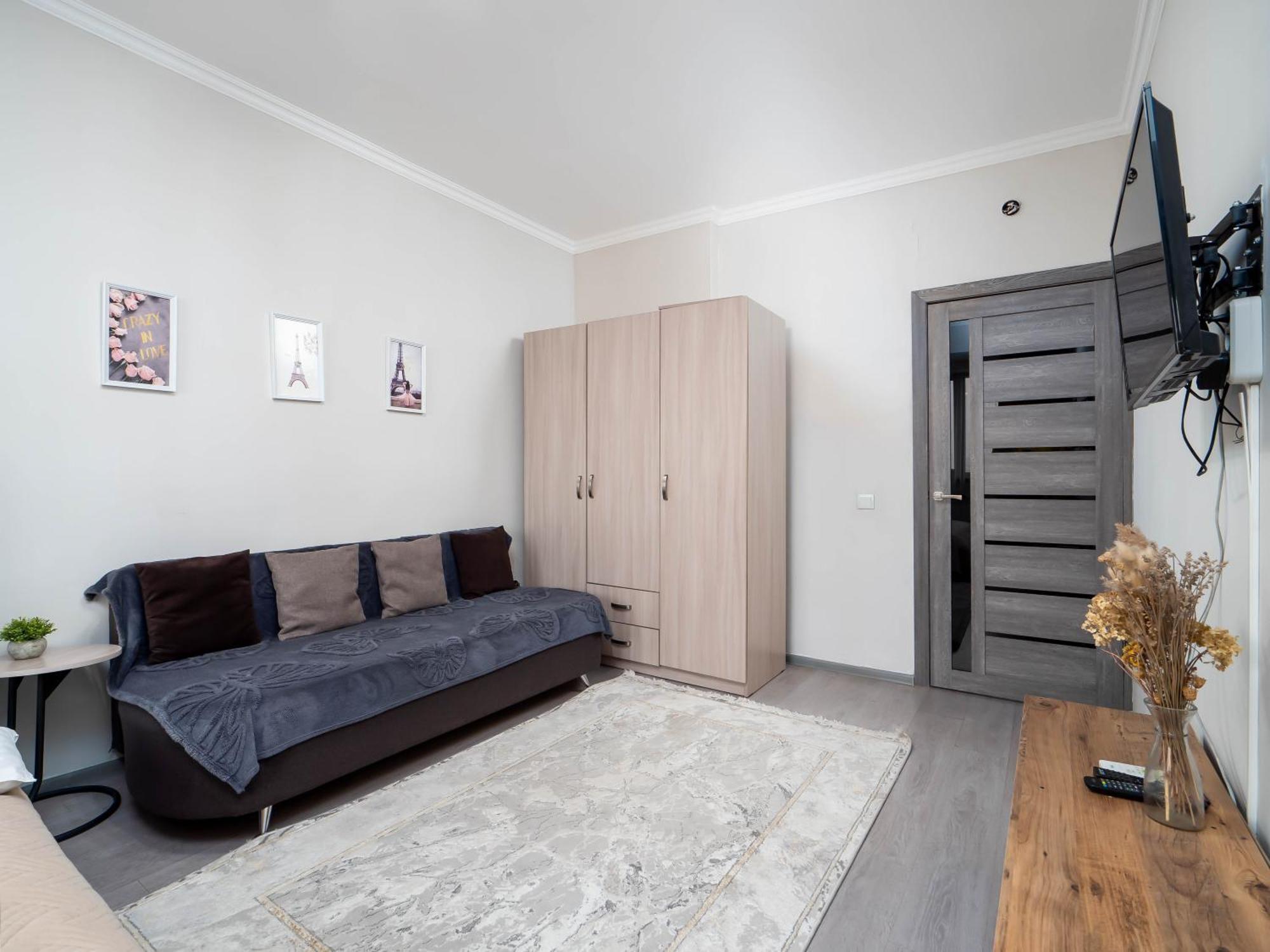 Apartment Dzhetysuskaya 4